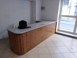Immagine che contiene interno, muro, pavimento, lavandino

Descrizione generata automaticamente